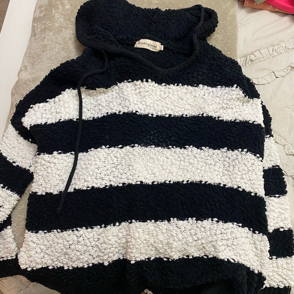 Black & White Sweater Hoodie 🤍🖤
